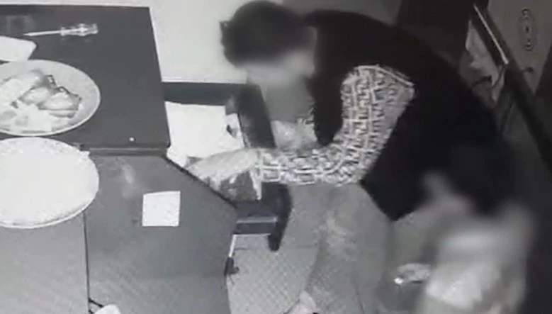 Araçtan 50 bin lira çaldı; kameraya el sallayıp kaçtı, 1 saatte yakalandı