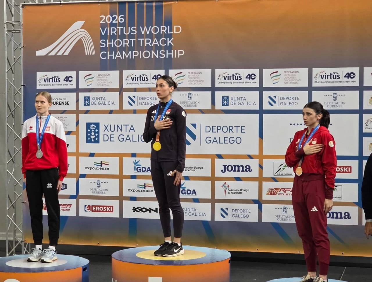 Avrupa rekoruyla d&uuml;nya şampiyonu oldu