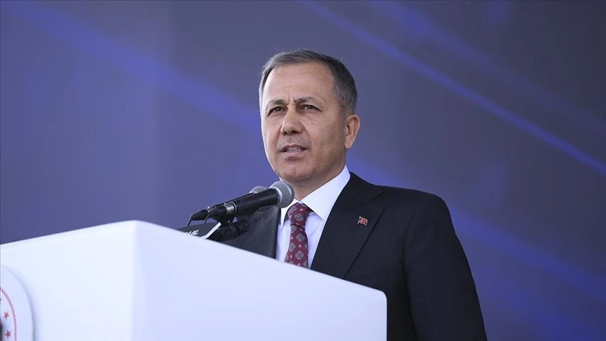 Bakan Yerlikaya: Gebze’de çöken binada 147 personel ve 52 araçla arama kurtarma çalışması yürütülüyor
