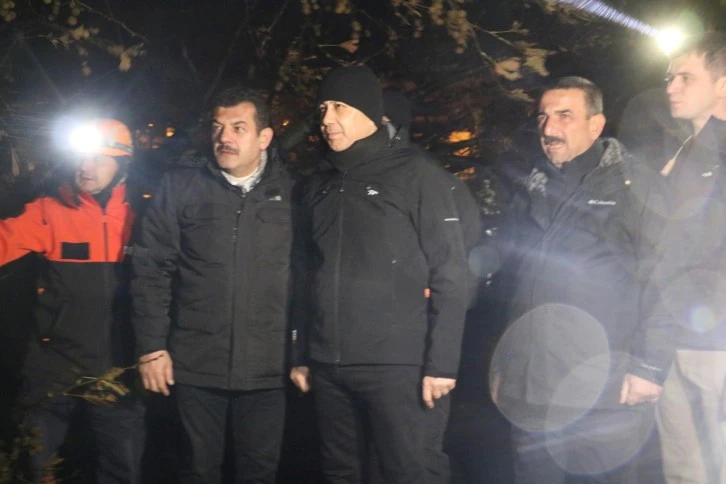 Bakan Yerlikaya: “Kafkametler isimli kuru yük gemisi batmıştır, 12 mürettebata halen ulaşılamamıştır”