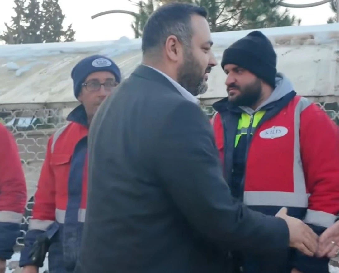 Belediye 50 Kişilik Ekip 5 Ara&ccedil;la Kilis&rsquo;in Karını Temizledi