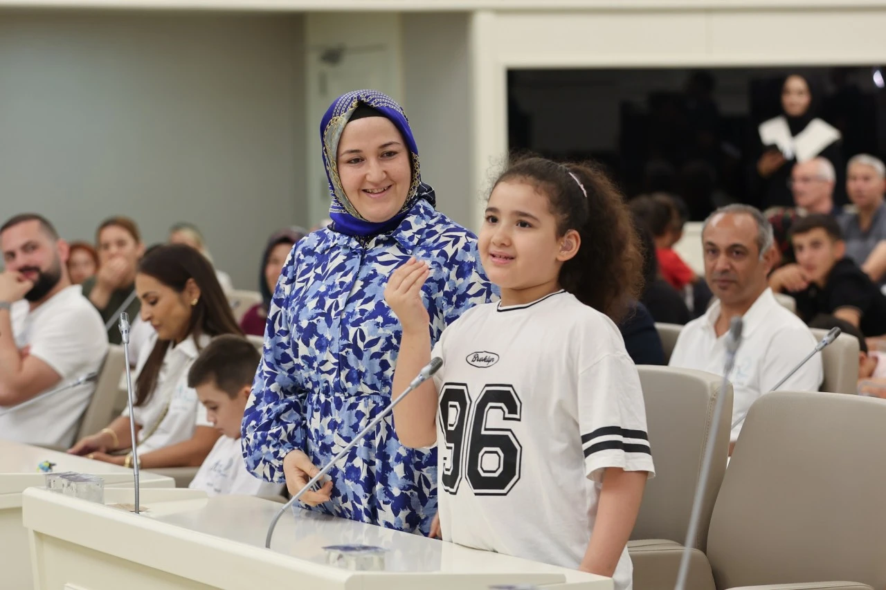 Depremzede İşitme Engelli 44 &Ccedil;ocuğa İşitme Cihazı Desteği: 11 İlde Umut Oldular