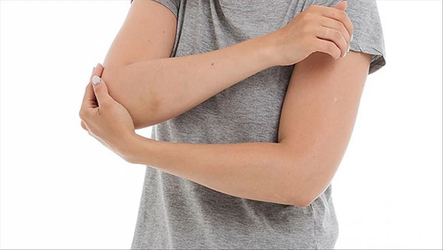 Dirsek ağrısının sessiz nedeni: Tenis&ccedil;i dirseği