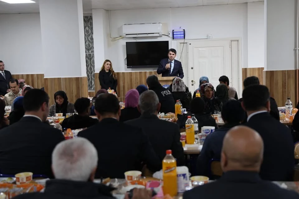 Elbeyli&rsquo;de G&ouml;n&uuml;l Sofrası: Devlet ve Millet Aynı Masada