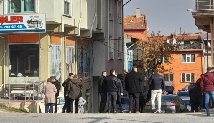 Emekli polis sağlık çalışanlarını rehin aldı