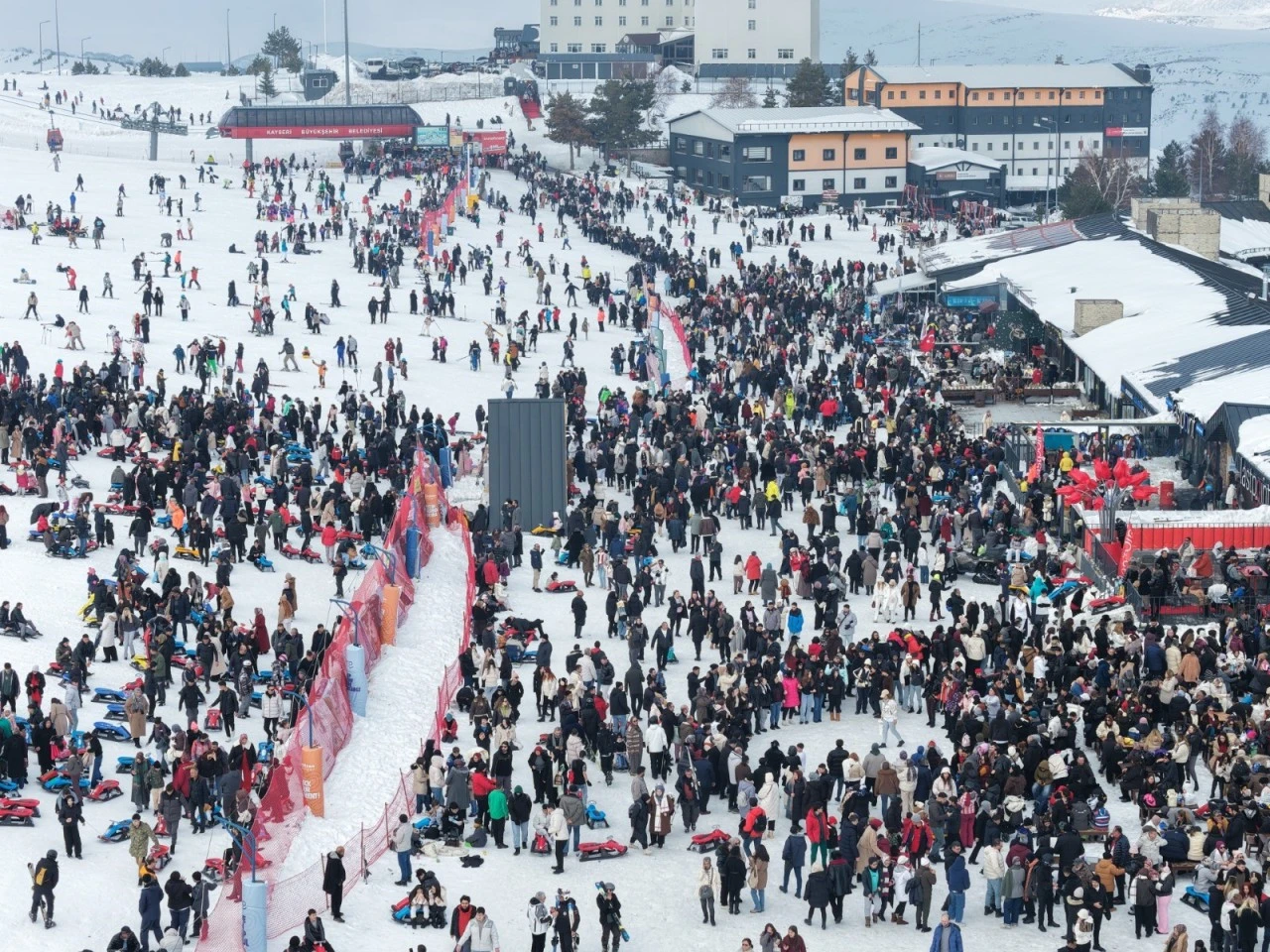 Erciyes Kayak Merkezi her yıl ziyaret&ccedil;i rekorunu tazeliyor