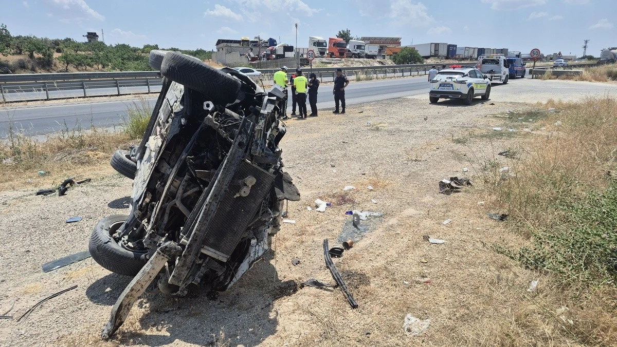 Gaziantep'te Otomobil Şarampole U&ccedil;tu: 1 &Ouml;l&uuml;, 8 Yaralı