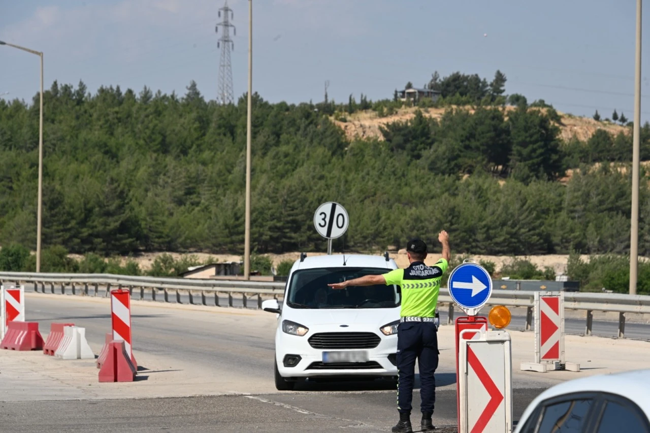 Gaziantep'te Şok Huzur Uygulaması: 87 Firari Tek Tek Yakalandı!