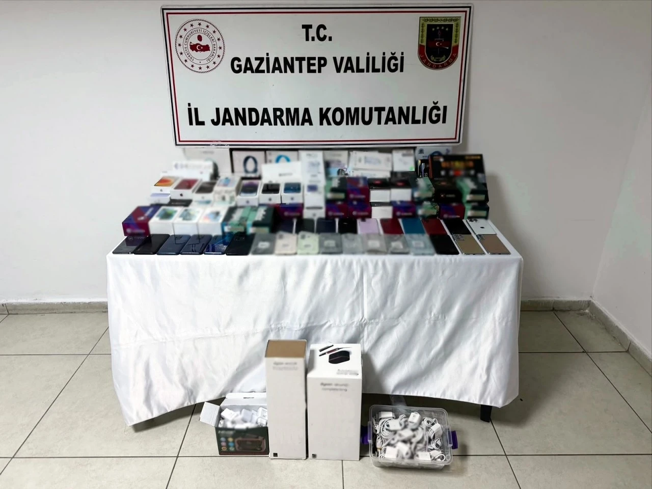 Gaziantep'te 1 Milyon 550 Bin TL'lik Ka&ccedil;ak &Uuml;r&uuml;n Ele Ge&ccedil;irildi