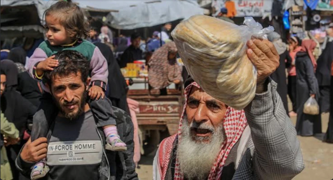 Gazze&rsquo;de Ekmek Krizi Derinleşiyor: Saatler S&uuml;ren Kuyruklar