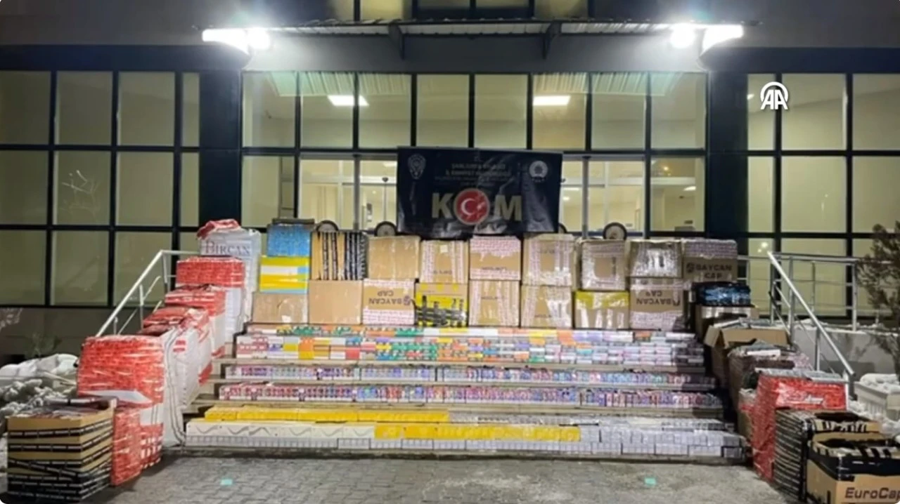 G&uuml;mr&uuml;k ka&ccedil;ağı 52 bin 700 paket sigara ele ge&ccedil;irildi