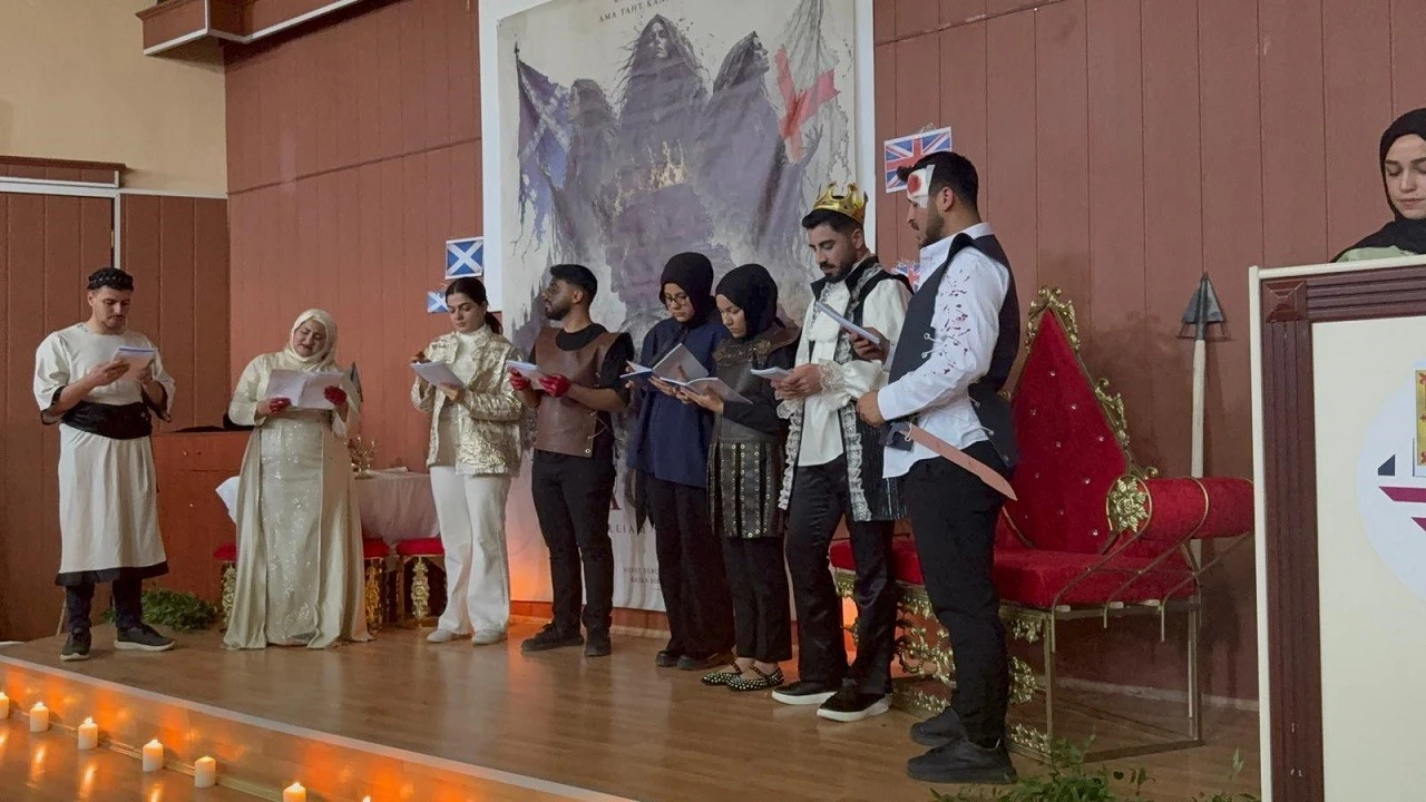  Kilis&rsquo;te &ldquo;Macbeth&rdquo; R&uuml;zg&acirc;rı: Shakespeare&rsquo;in &Ouml;l&uuml;ms&uuml;z Eseri Ayakta Alkışlandı