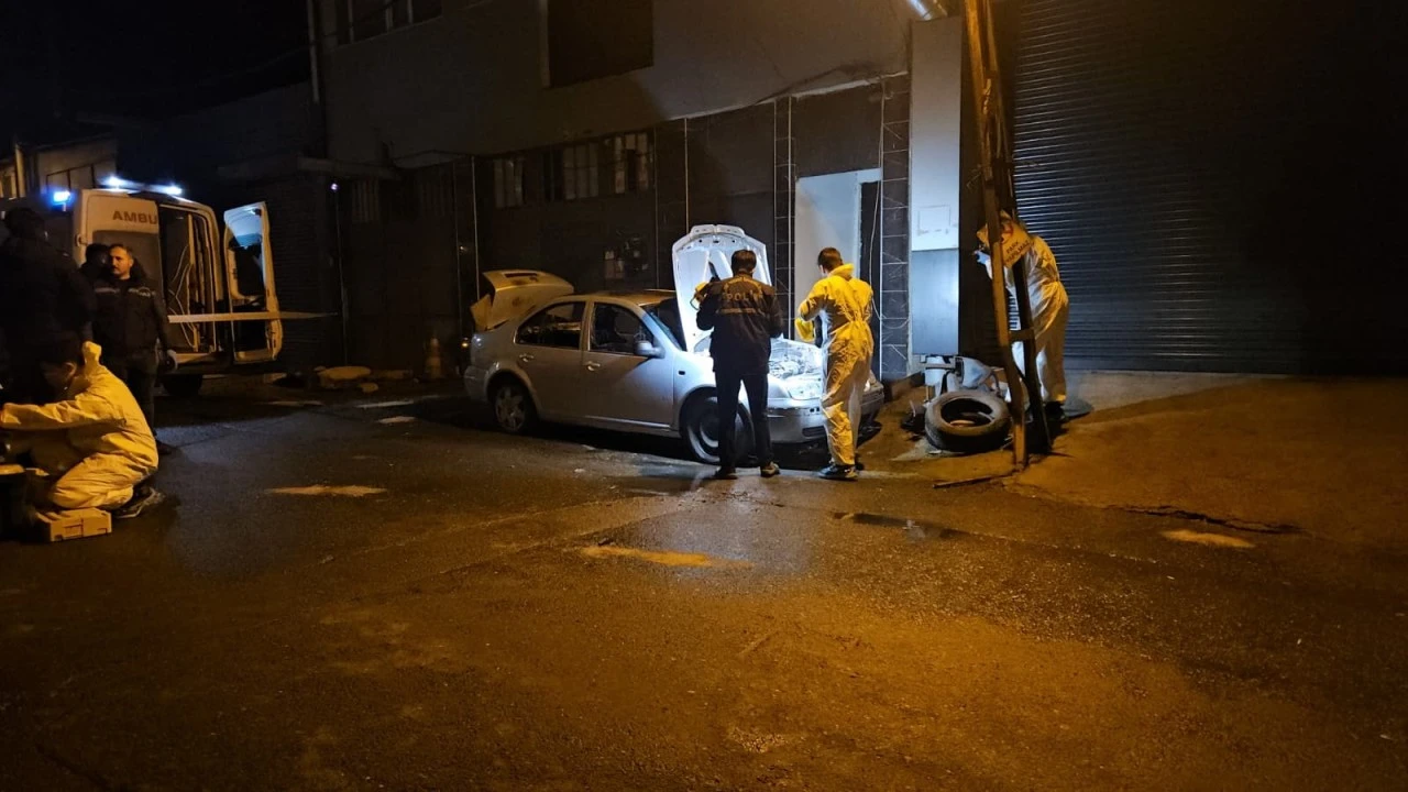 Isınmak İ&ccedil;in Girdiği Otomobilde Yanarak &Ouml;ld&uuml;