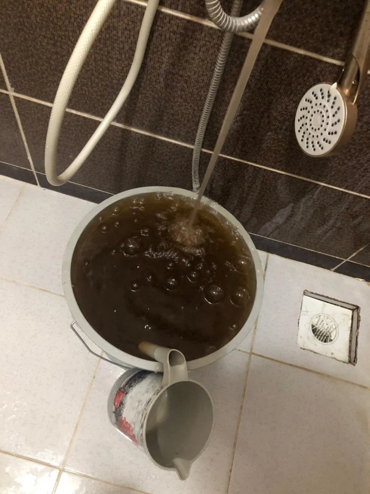 Karkamış’ta musluklardan su yerine çamur akıyor