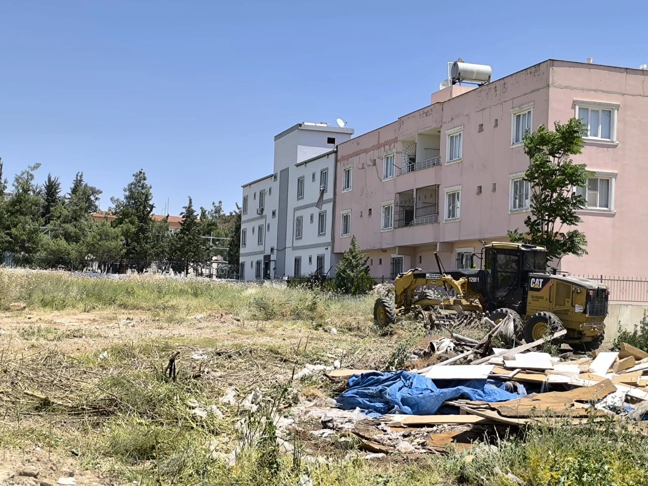 Kilis Belediyesi Boş Arsaları Bakın Neyle Temizliyor