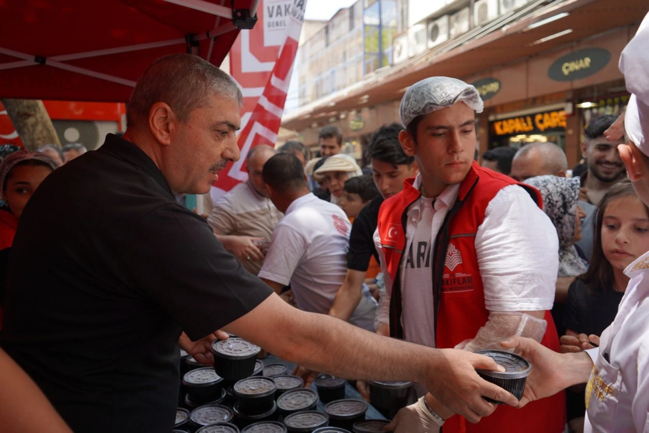 Kilis, Gaziantep ve Kahramanmaraş&rsquo;ta 5 Bin Kişilik Aşure İkramı