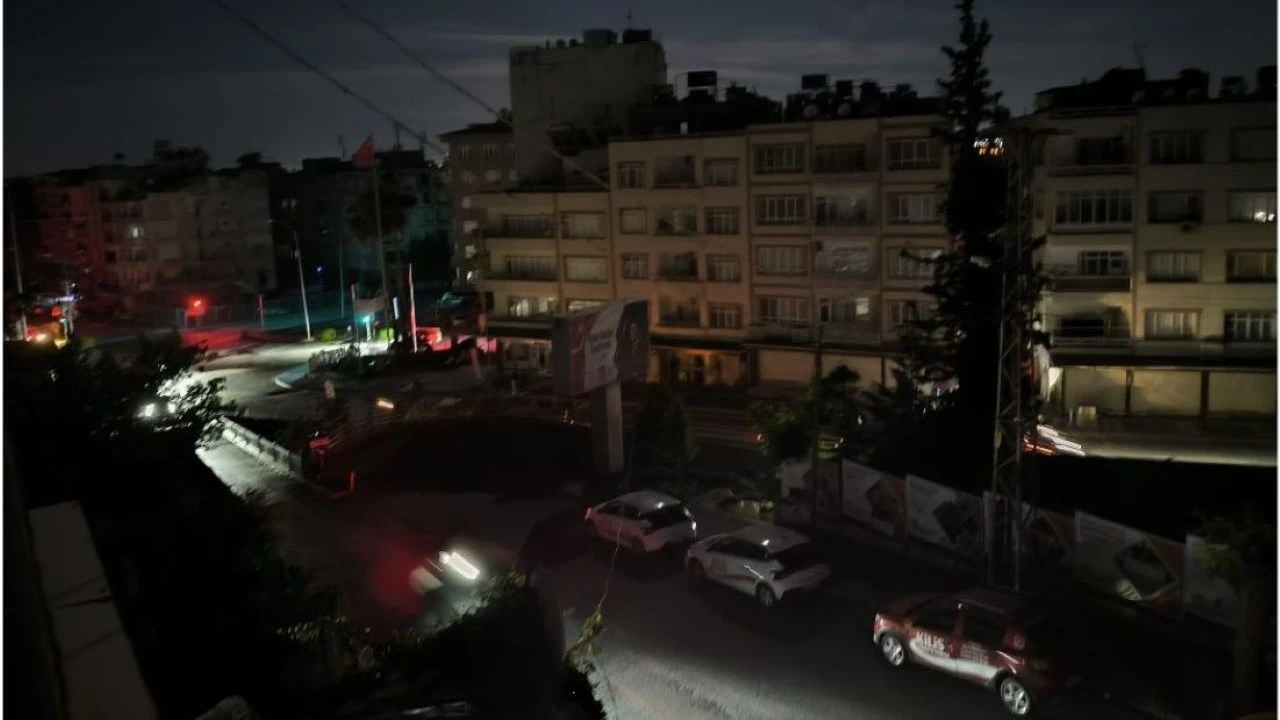 Kilis karanlığa g&ouml;m&uuml;ld&uuml;: Karanlık caddeleri g&ouml;r&uuml;nt&uuml;ledik