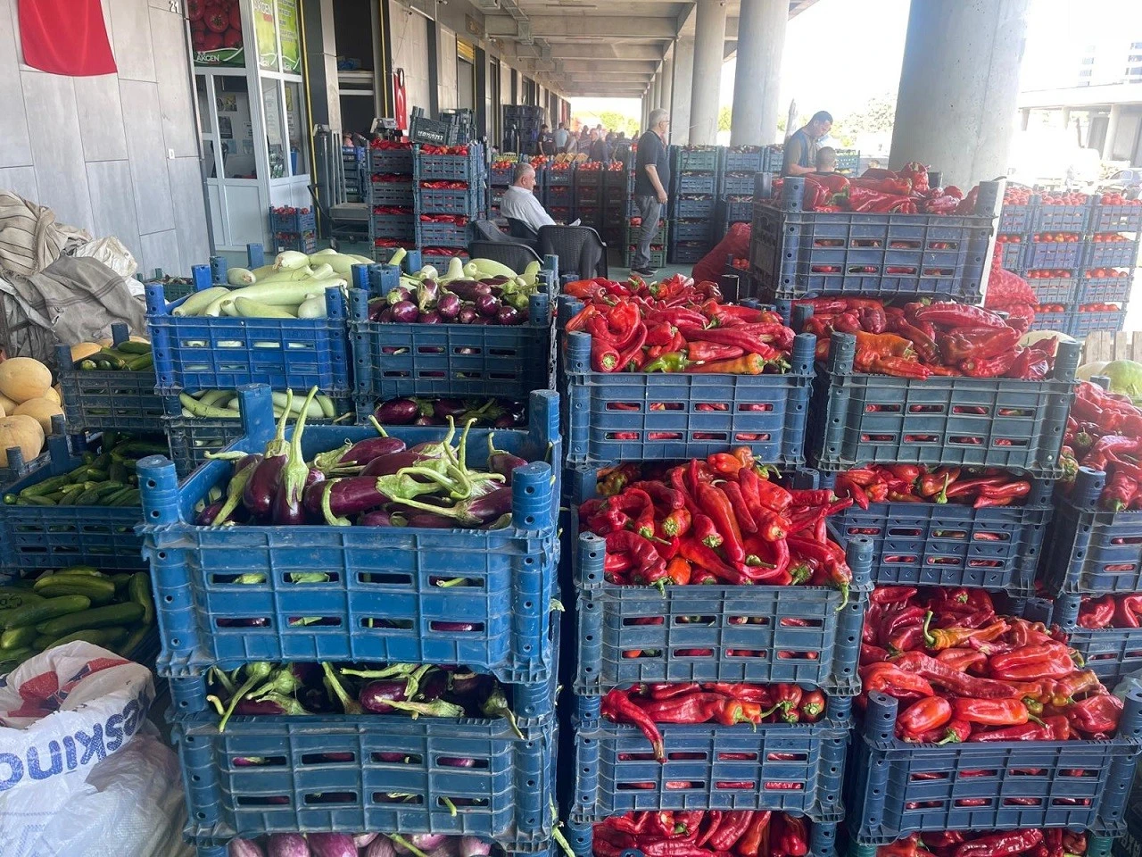 Kilis Sebze Halinde Fiyatlar Dolmalık Patlıcan 10 TL Domates ise 8 TL