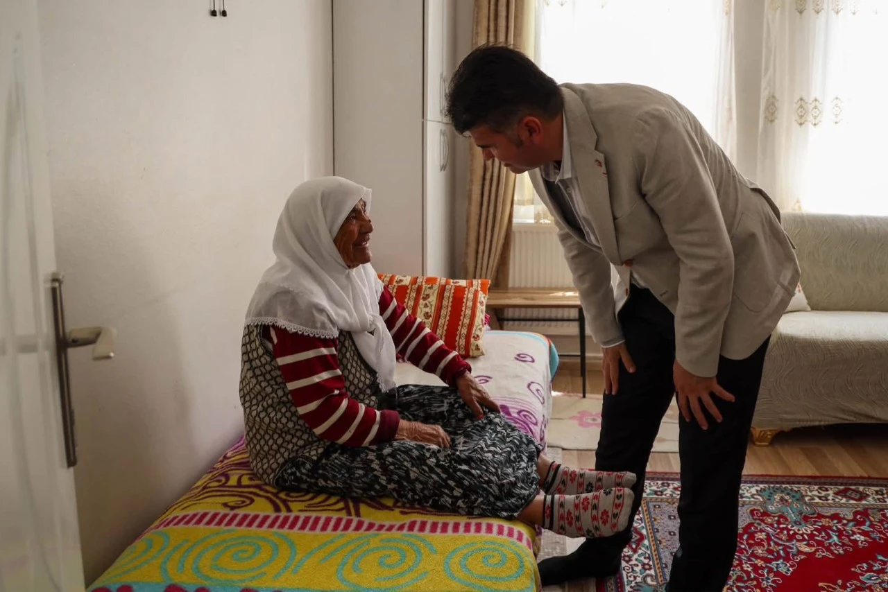 Kilis&rsquo;te 105 Yaşındaki Emine Teyze&rsquo;ye Anlamlı Ziyaret
