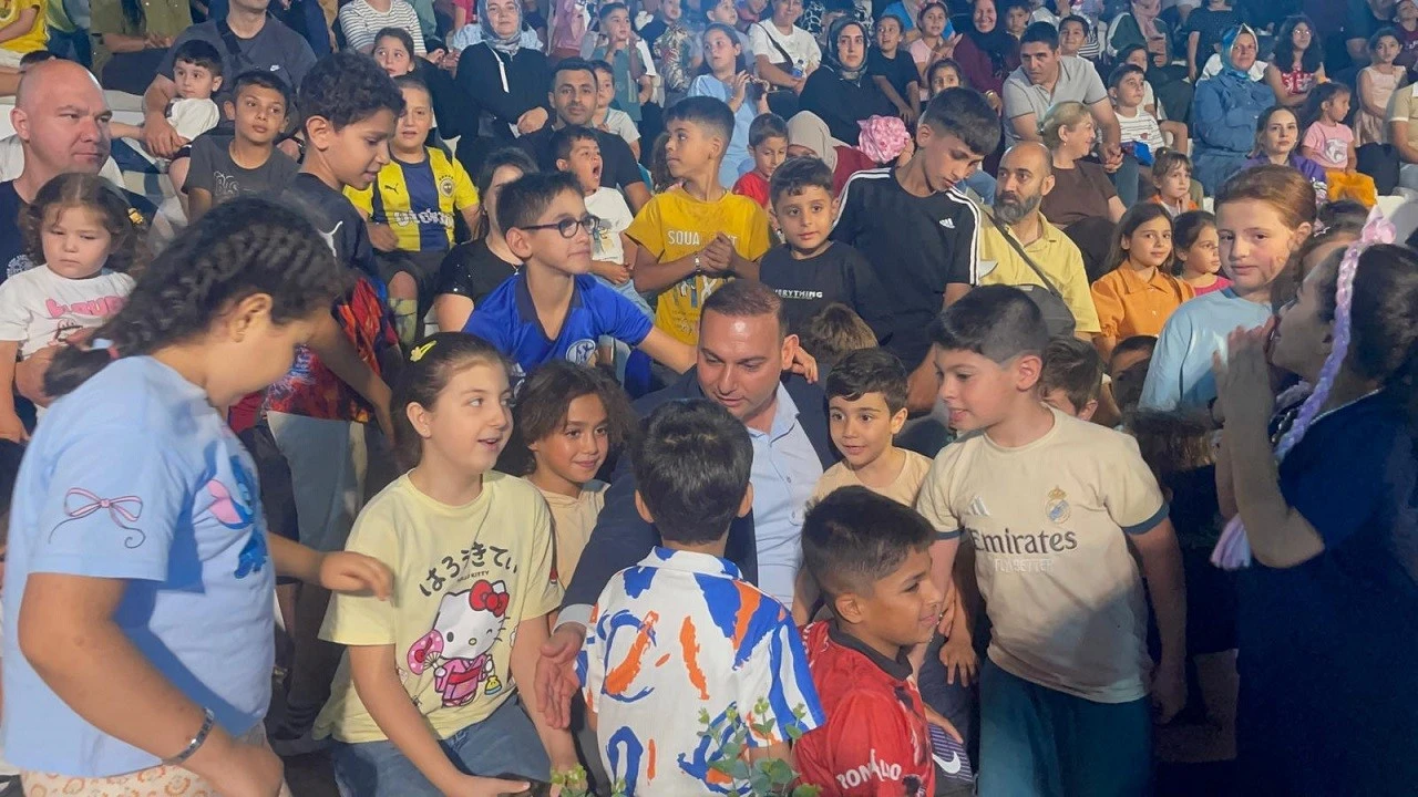  Kilis'te Başkan Bilecen'e &Ccedil;ocuklardan Sevgi Seli