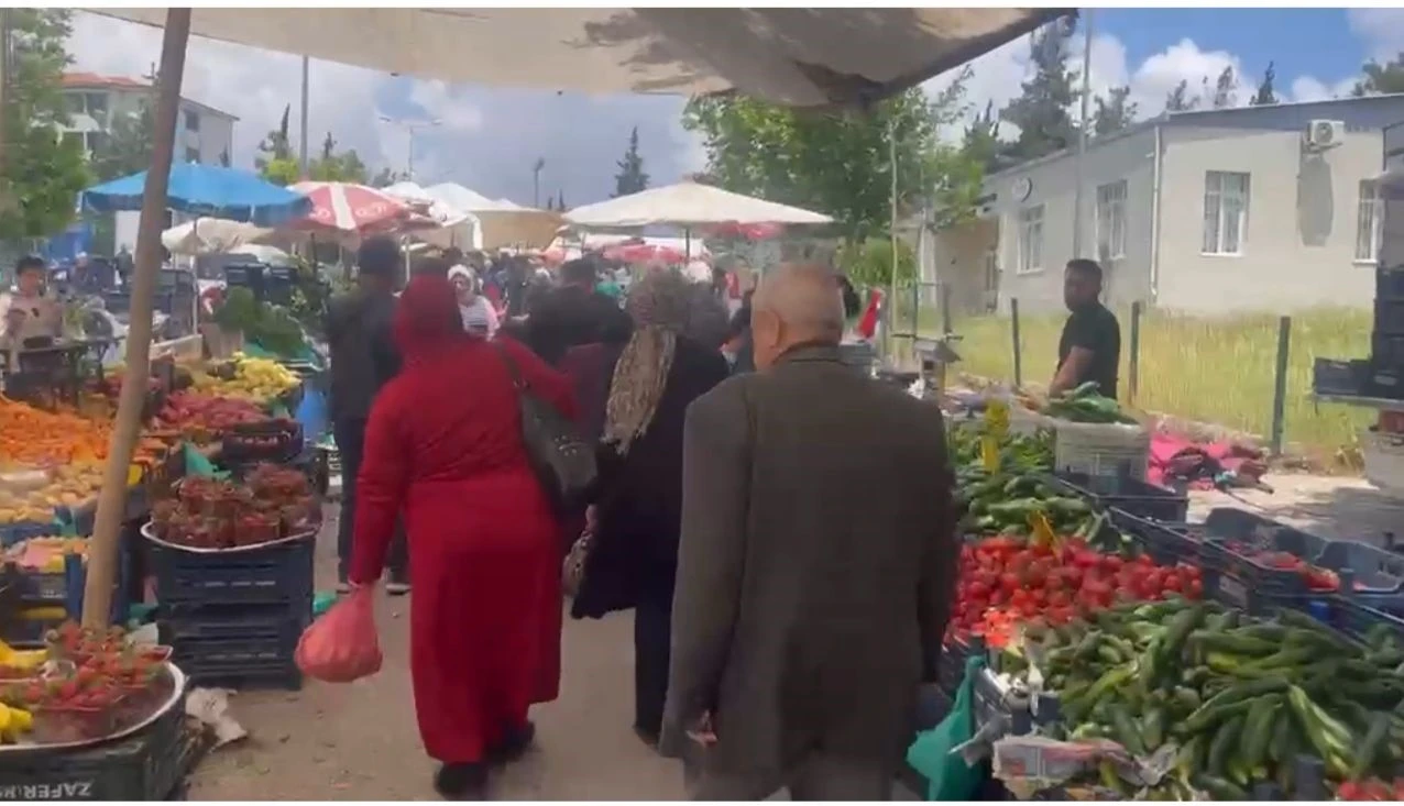 Kilis&rsquo;te Bayram &Ouml;ncesi Semt Pazarında Sebze Fiyatları D&uuml;şt&uuml;