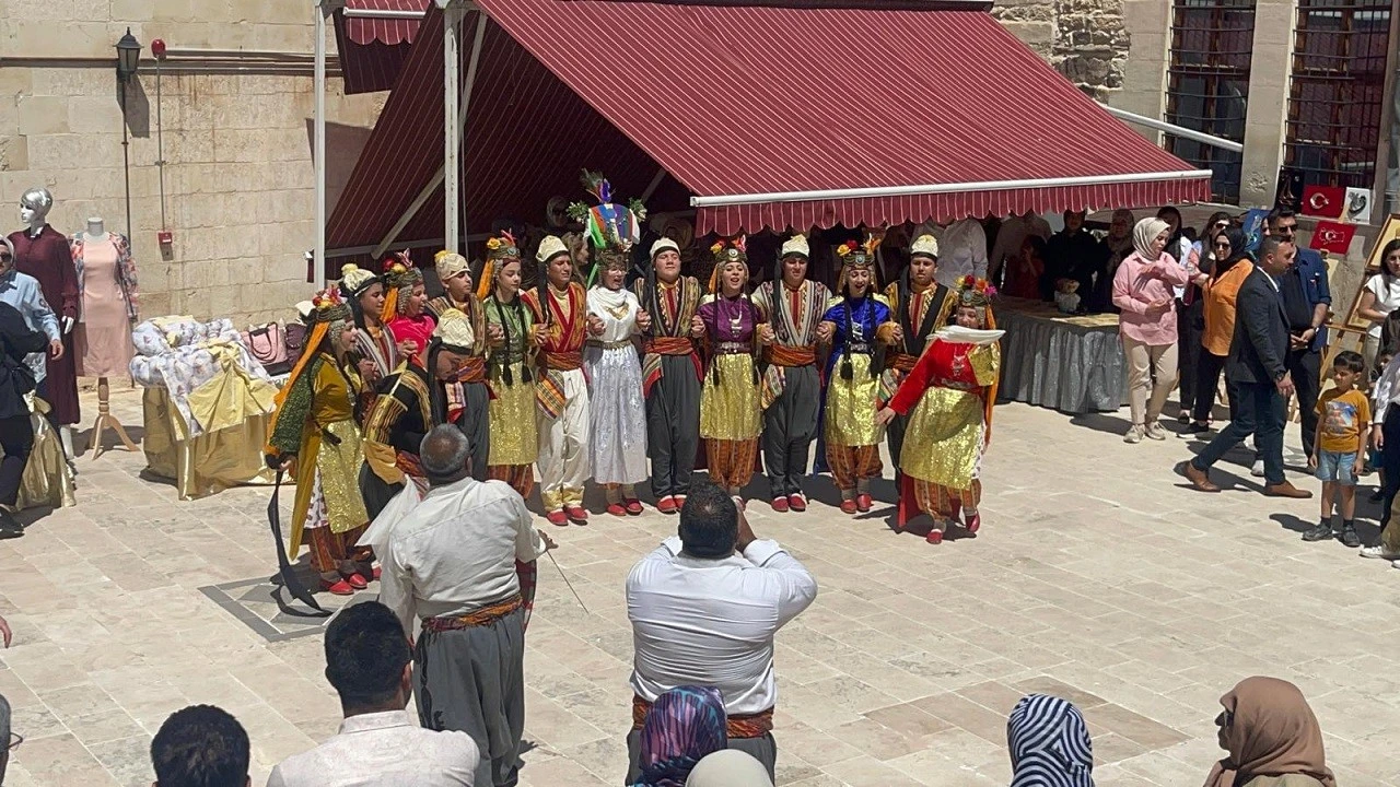  Kilis&rsquo;te Halk Oyunları G&ouml;sterisi B&uuml;y&uuml;k Beğeni Topladı