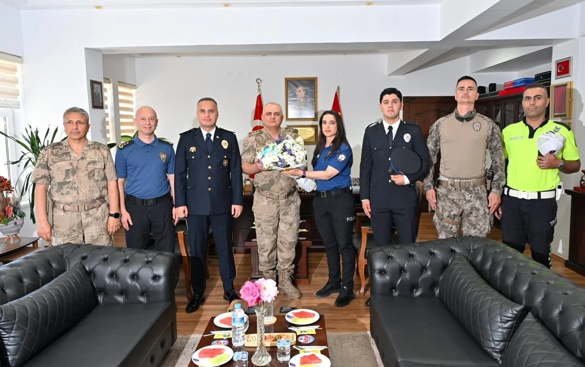 Kilis'te Jandarmanın Yıl D&ouml;n&uuml;m&uuml;nde Anlamlı Ziyaret