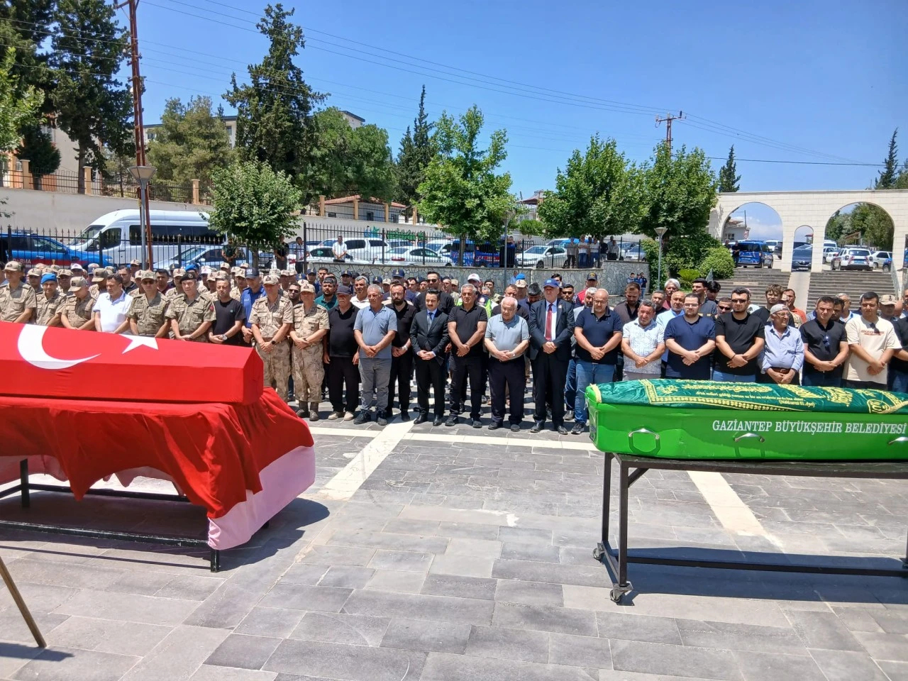 Kilis'te kalbine yenik d&uuml;şen Gaziantepli asker g&ouml;zyaşlarıyla defnedildi