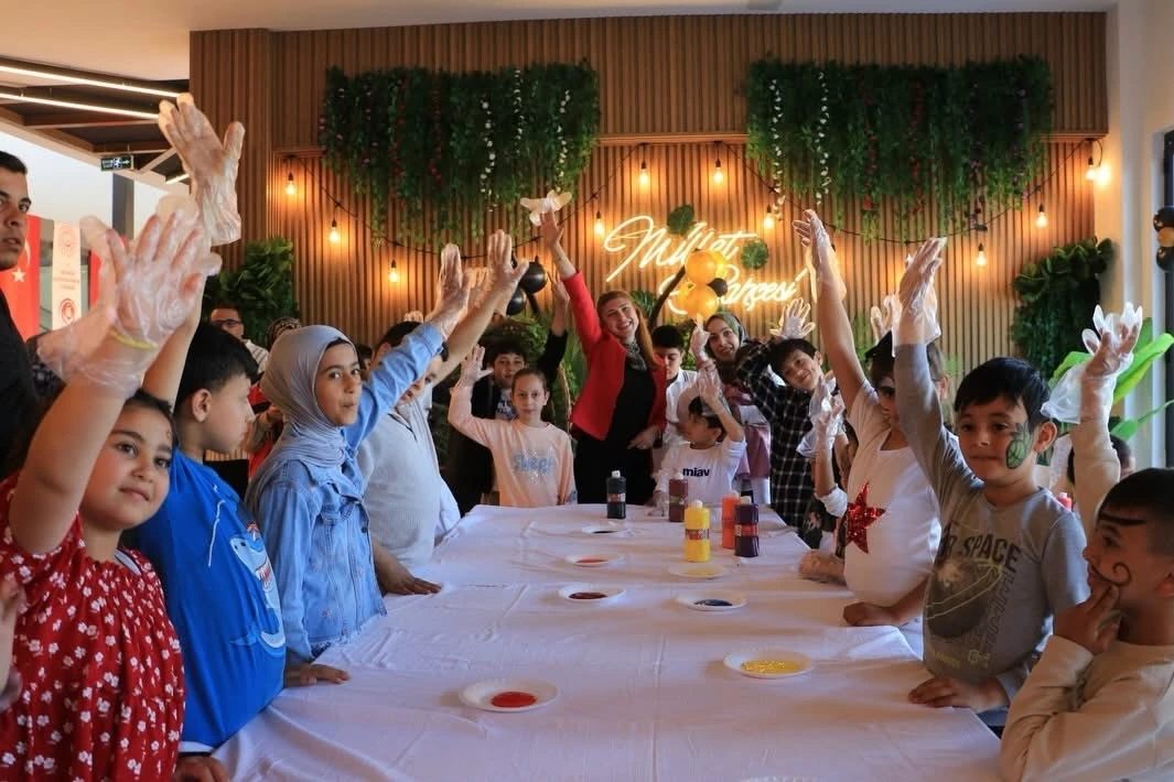 Kilis&rsquo;te     Millet Bah&ccedil;esi Renkli G&ouml;r&uuml;nt&uuml;lere Sahne Oldu