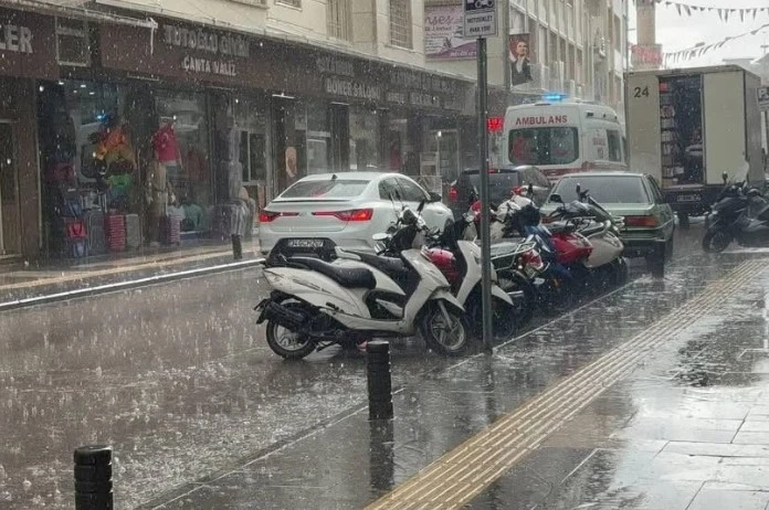 Kilis&rsquo;te sağanak etkisini s&uuml;rd&uuml;r&uuml;yor
