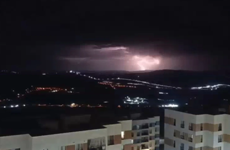 Kilis&rsquo;te Şimşekler Geceyi Aydınlattı!