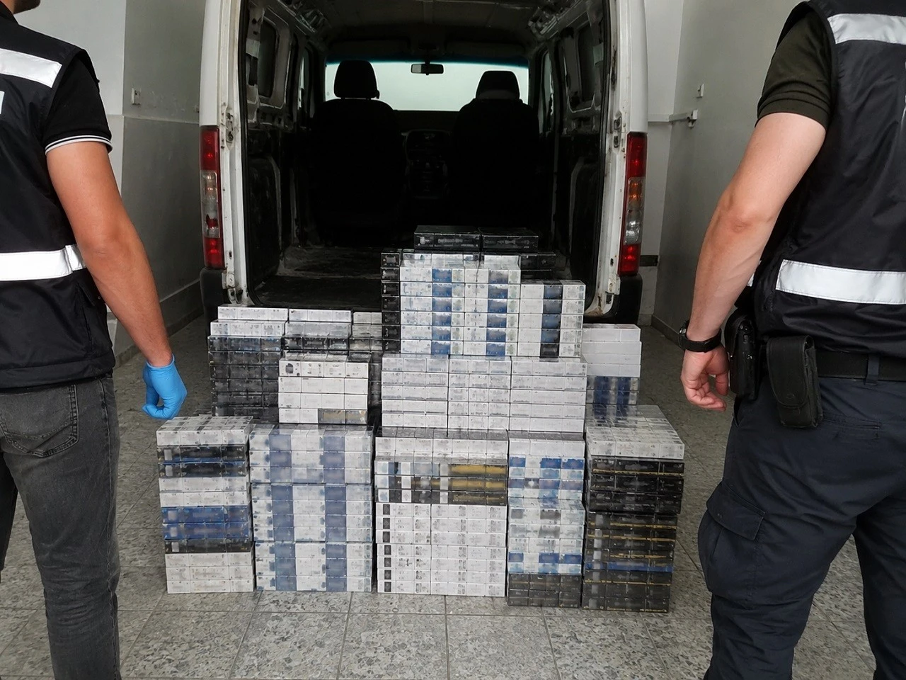  Kilis&rsquo;te Ticari Ara&ccedil;ta Ka&ccedil;ak Sigara Ele Ge&ccedil;irildi