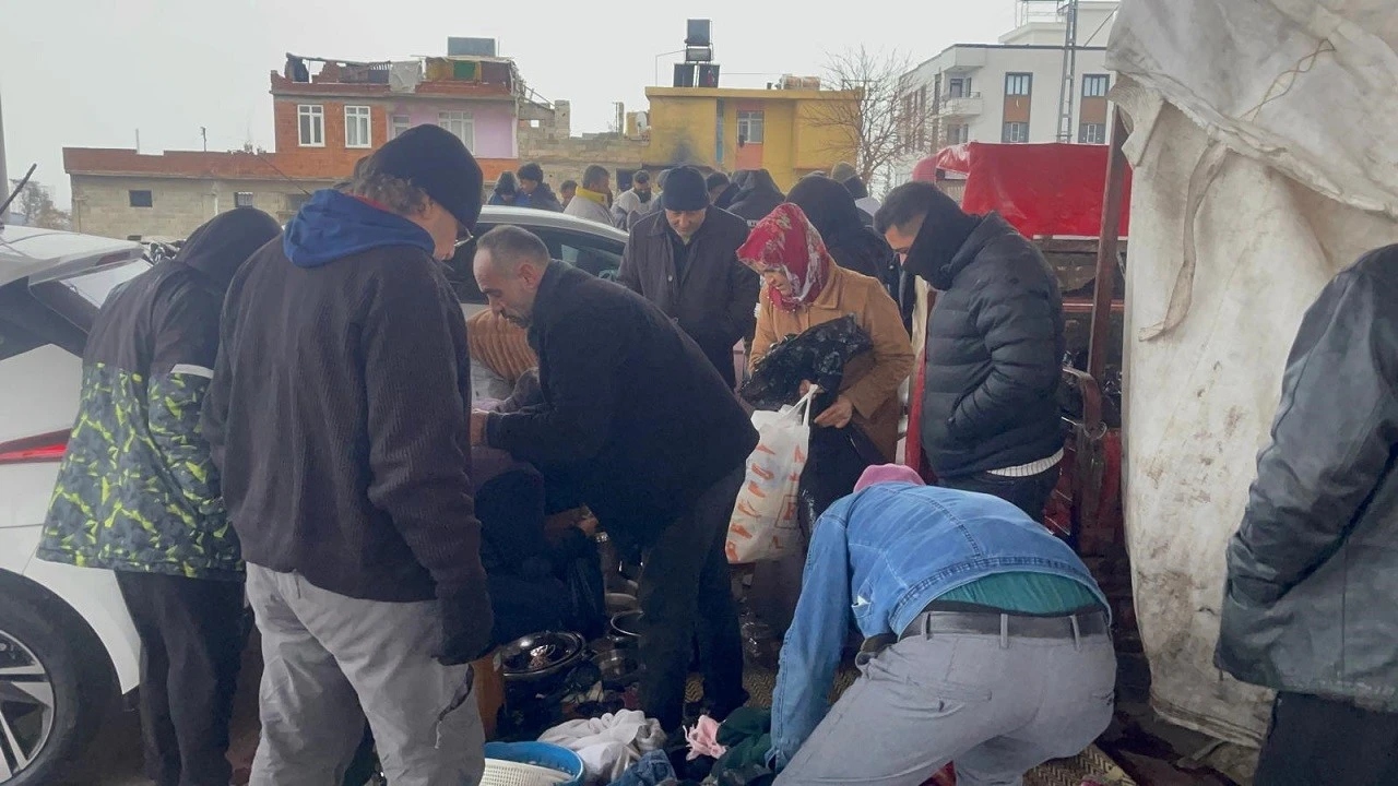 Kilis&rsquo;te Yağmur Altında Alışveriş