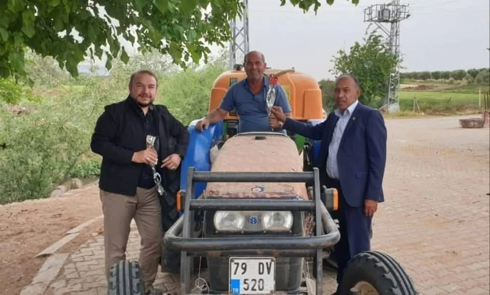 Kilisli &Ccedil;ift&ccedil;i Zor Şartlara Rağmen Tarlada &Uuml;retimi S&uuml;rd&uuml;r&uuml;yor