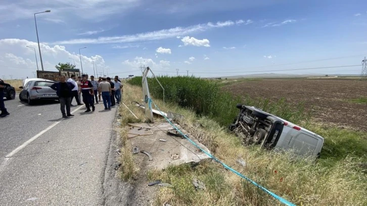 Minibüs tarlaya uçtu: 1 ölü