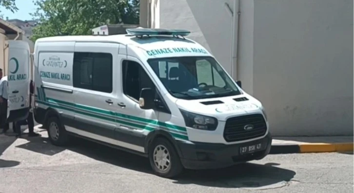 Motosikletiyle dengesini kaybedip bariyerlere çarpan sürücü hayatını kaybetti