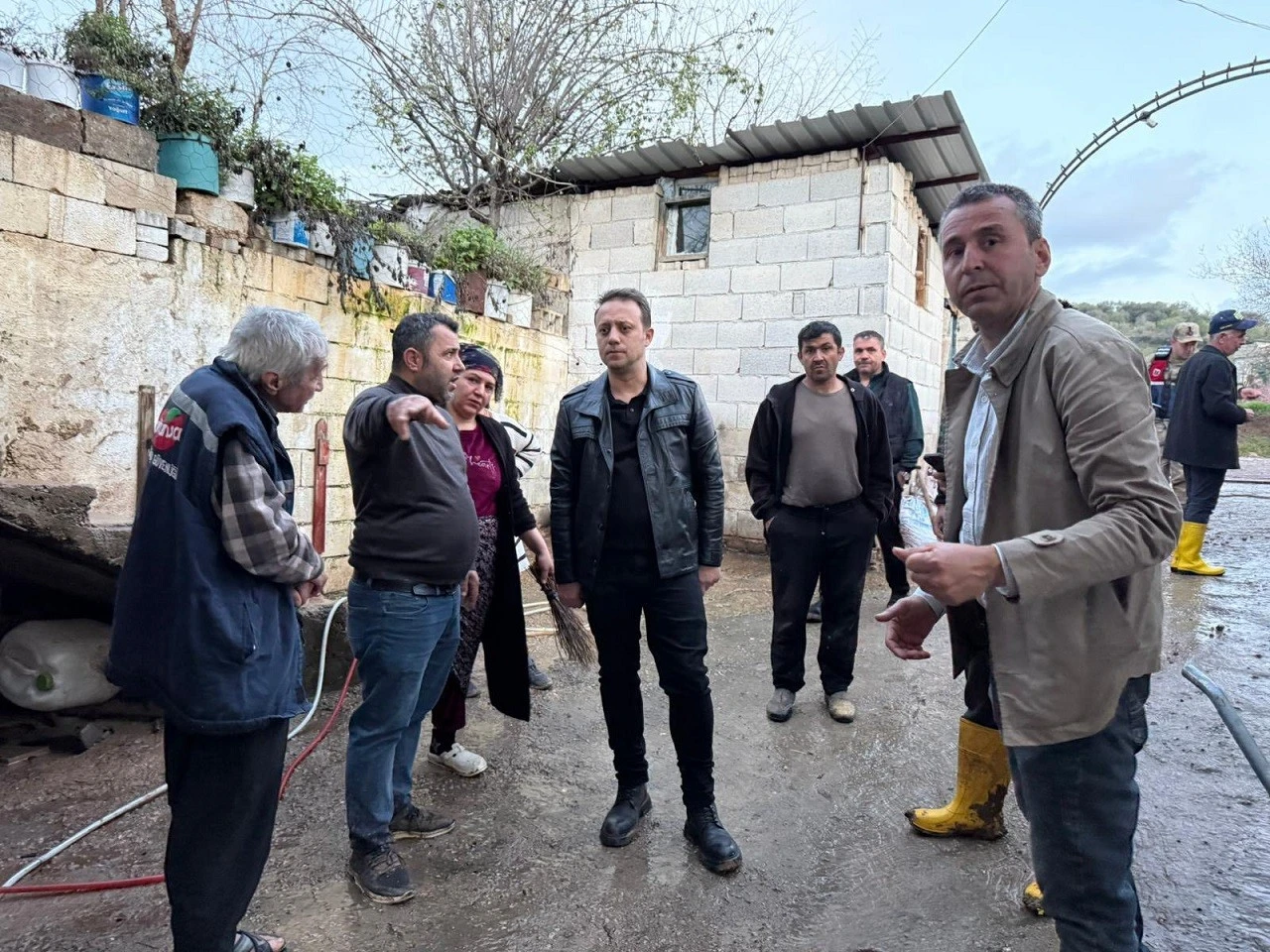  Musabeyli&rsquo;de Yoğun Yağış Felaketi: Ev ve Ahır Sular Altında