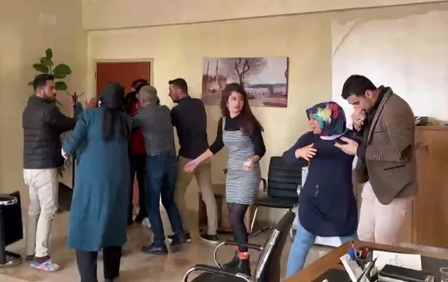 Öğretmenler Günü'nde 3 öğretmen darp edildi