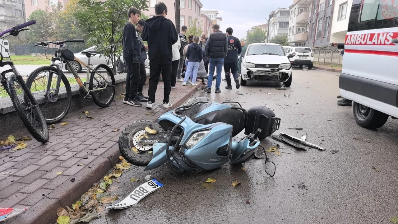 Otomobille Çarpışan Motosiklet Sürücüsü Yaralandı