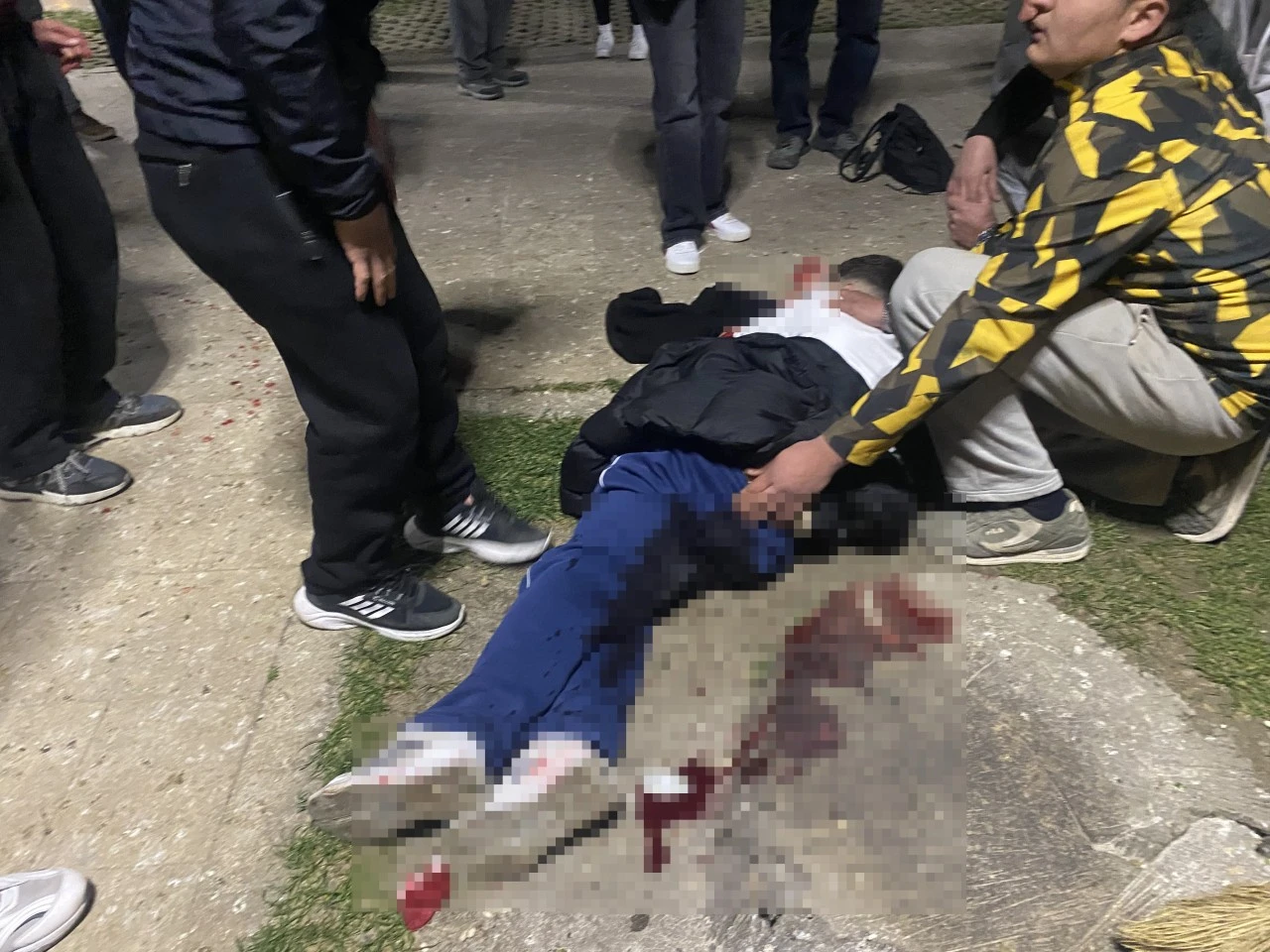 Parkta Bı&ccedil;aklı Kavga