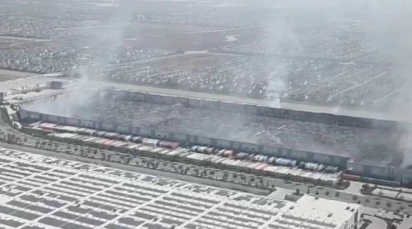 Patronuyla Maaş Tartışması Yaşayan İş&ccedil;i, 1,2 Milyon Metrekarelik Depoyu K&uuml;le &Ccedil;evirdi