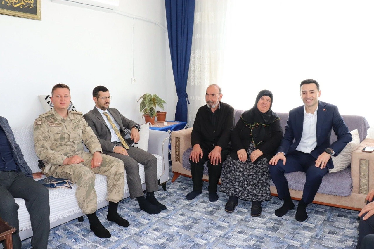 Polateli Kaymakanı Kaya&rsquo;dan Şehit Annelerine Duygulandıran Ziyaret