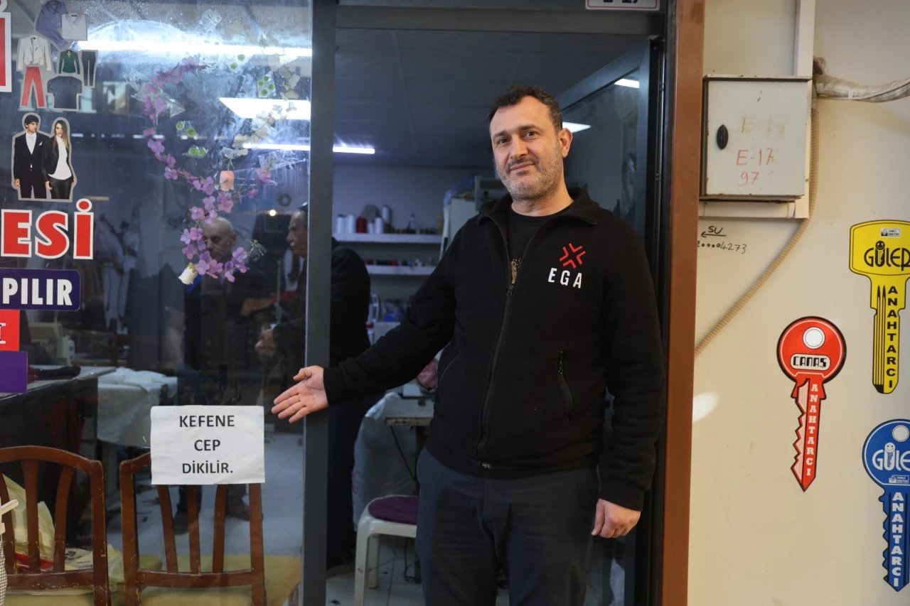 "Kefene cep dikilir" yazısıyla ilgi odağı olan esnaf, yazıyı cimrilerin inadına kaldırmıyor