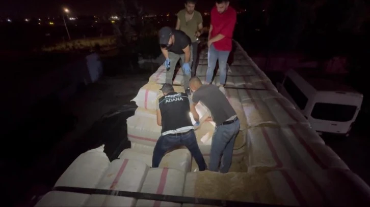 Saman balyaları arasında 35 kilo esrar ele geçirildi