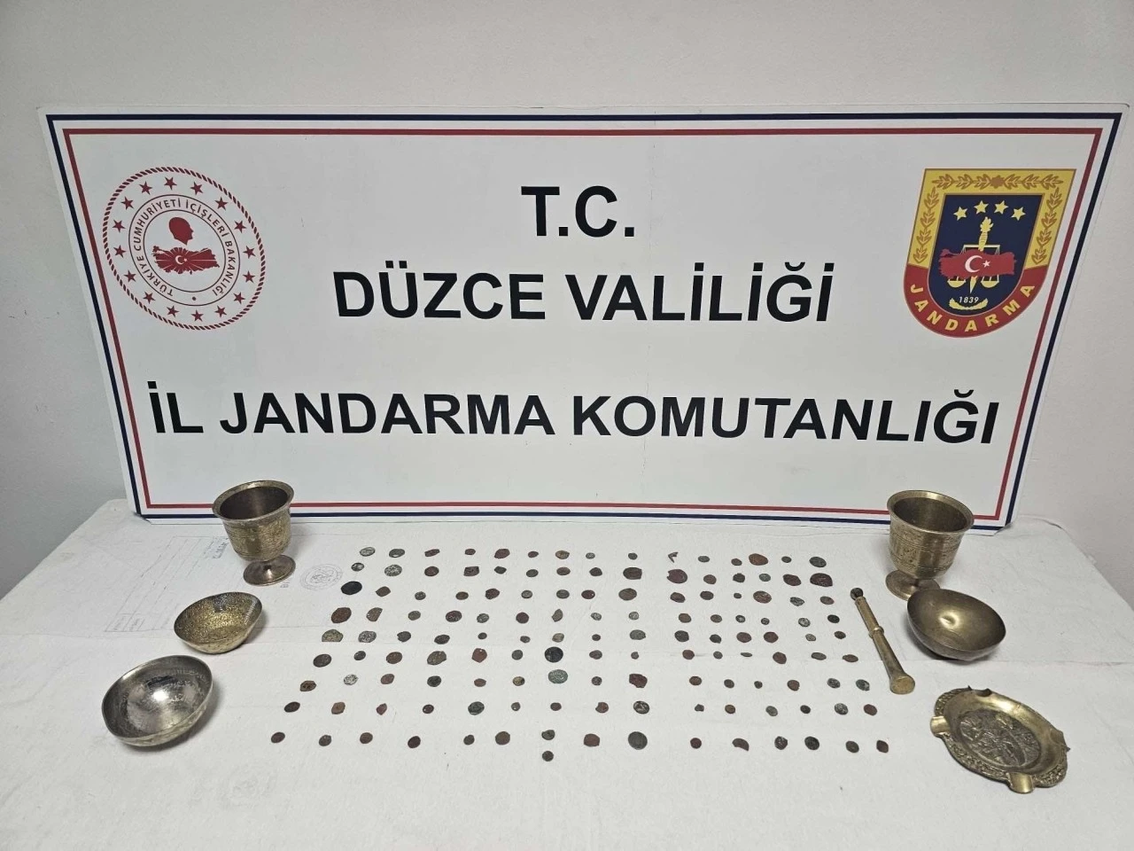 Tarihi eserleri 120 bin dolara satacaktı