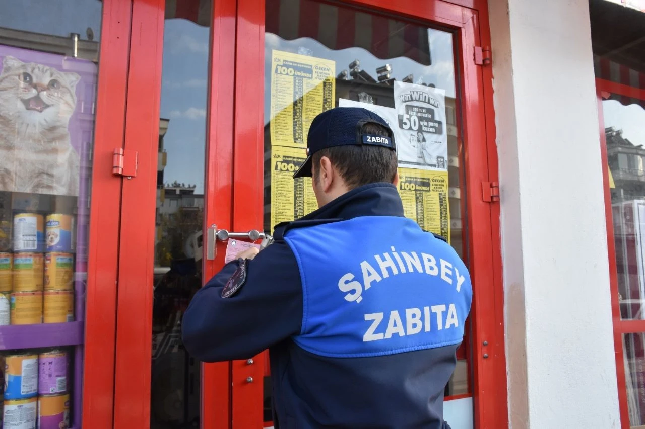 Tarihi geçmiş ürün satan iki büyük markete kapatma cezası verildi