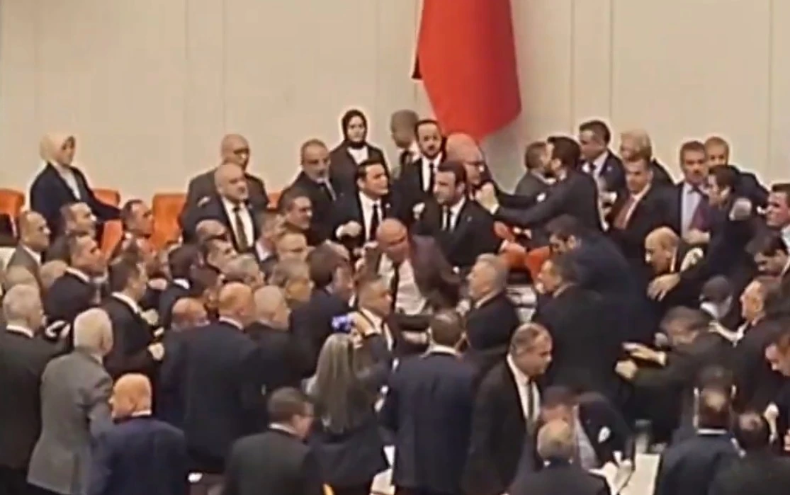 TBMM&rsquo;de bakanların yemin t&ouml;reninde gerginlik