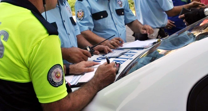 Trafik cezalarında indirimli ödeme süresi 1 aya çıkarıldı