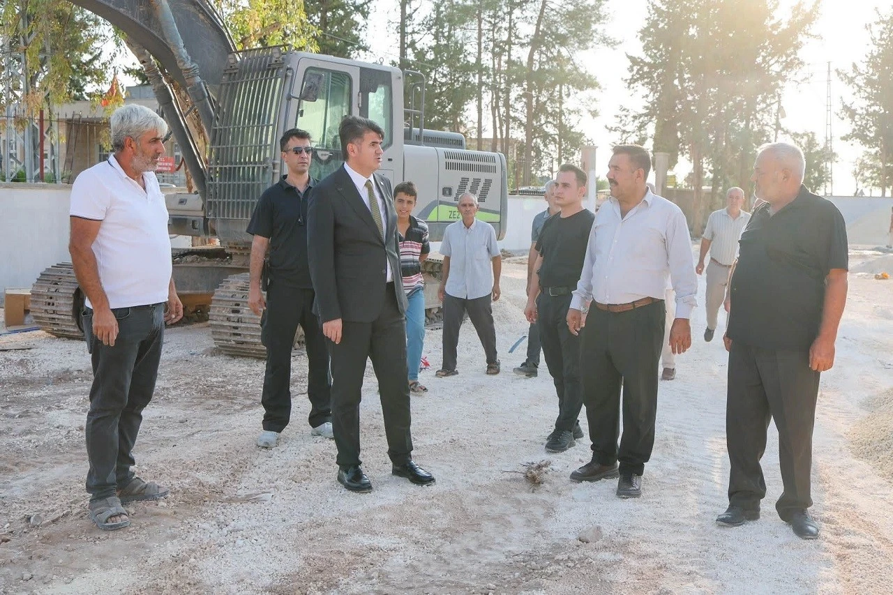  Vali Kalaylı, Yavuzlu K&ouml;y&uuml;ndeki Okul İnşaatını İnceledi