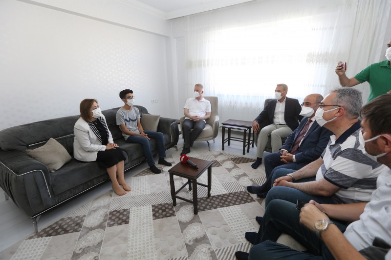GASMEK, YKS’DEKİ BAŞARISI İLE YİNE GÖZ KAMAŞTIRDI  ŞAHİN: YAKALANAN BAŞARI GASMEK’İN VERDİĞİ EMEKLERİN SOMUT GÖSTERGESİ
